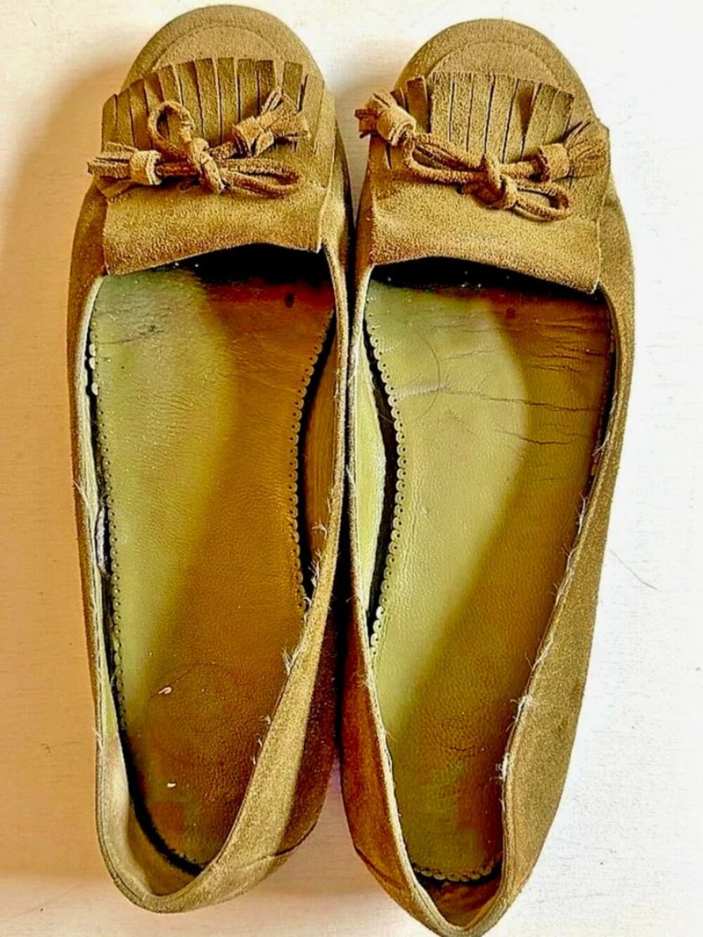 Vtg Delman Olive Green Suege Flats with Fringe & Bow Detail